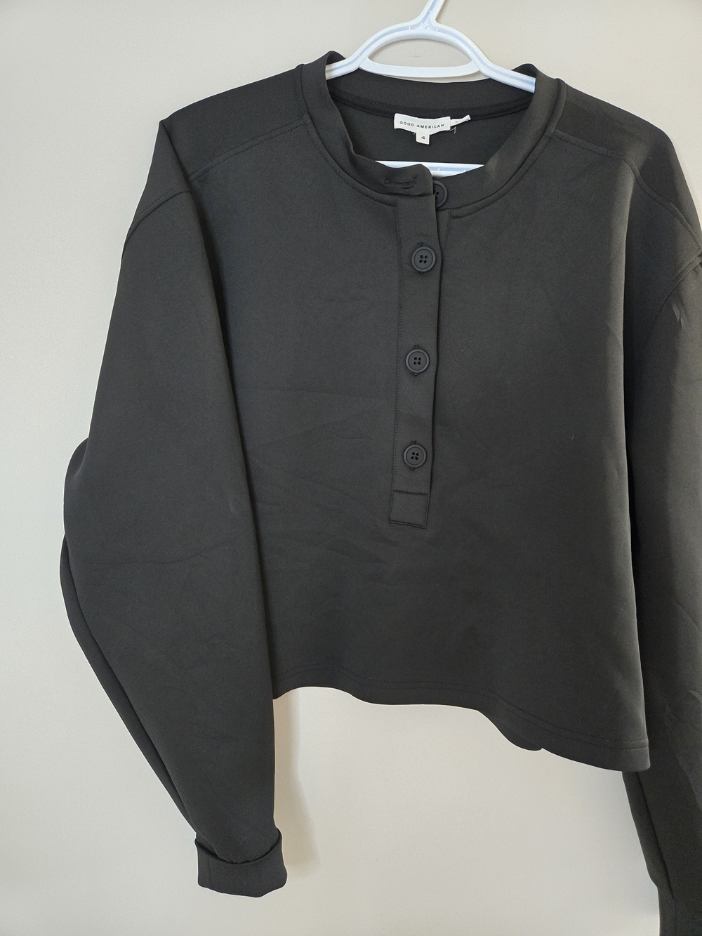 Good American black cropped cotton henley sweatshirt, button down crewneck, new